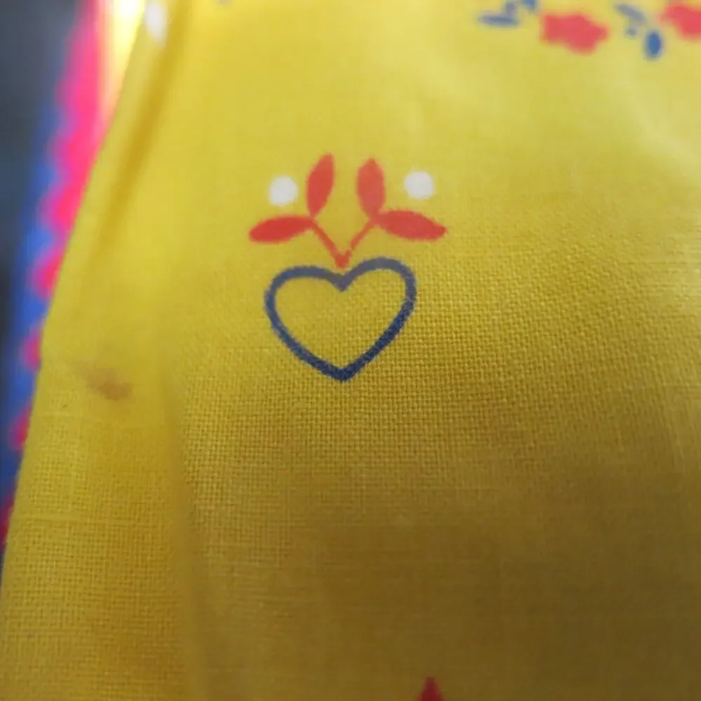 VINTAGE 1950/1960 Apron Handmade Heart Flower Yellow/Red Cottage Retro Farmhouse